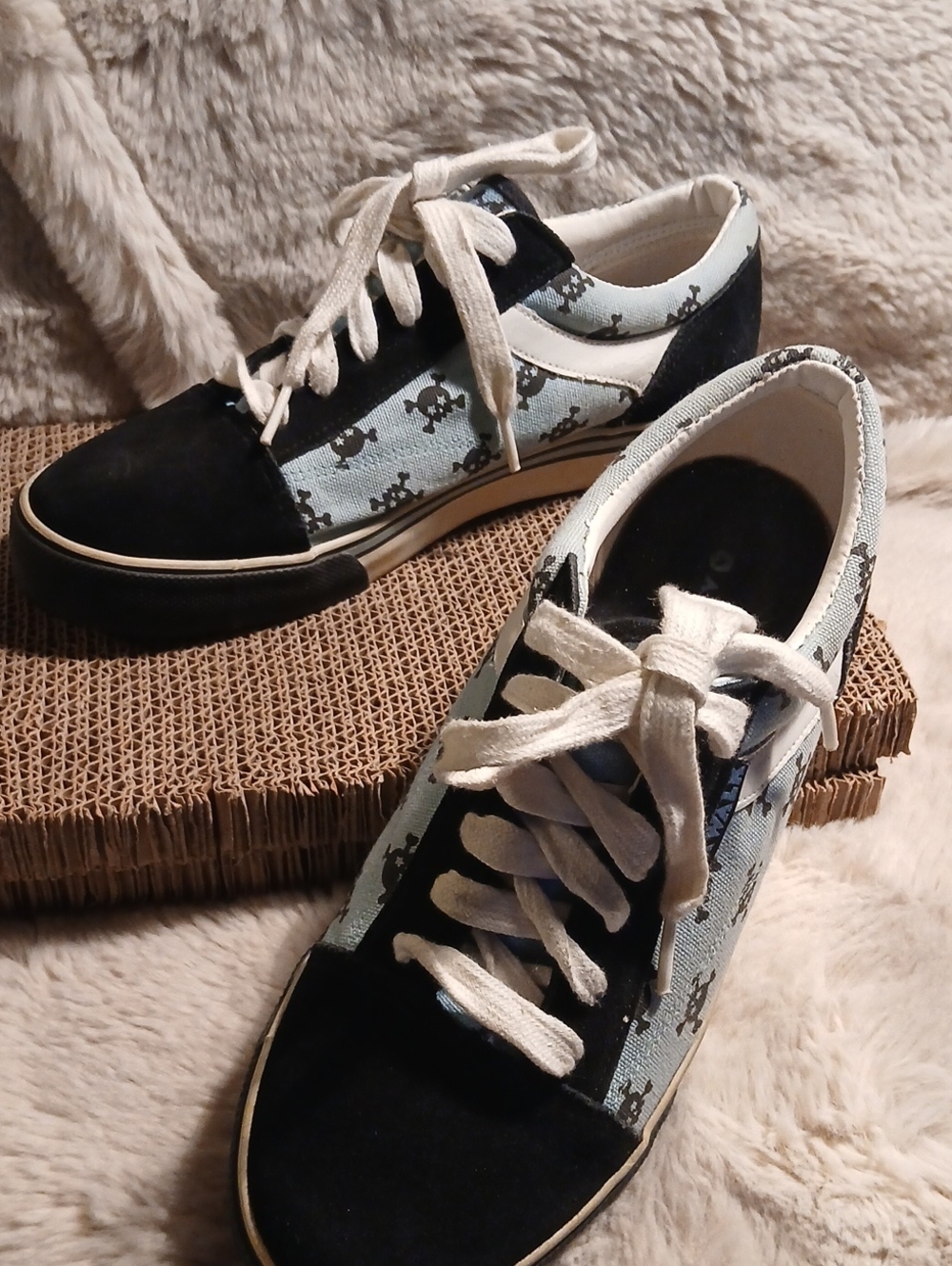 Airwalk Pirate Pattern Jolly Roger Low-Top Sneakers Black Suede Toe & Heels